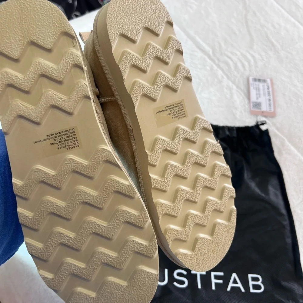 JustFab Incense Fuzzies Boots size 8